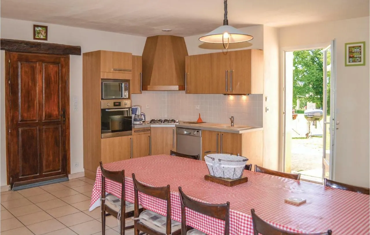 3 Bedroom Cozy Home In Montfaucon France